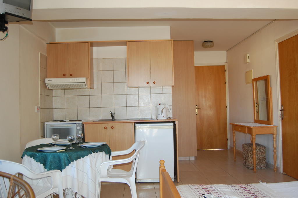 Nicos & Olympia Apartments Polis Room photo