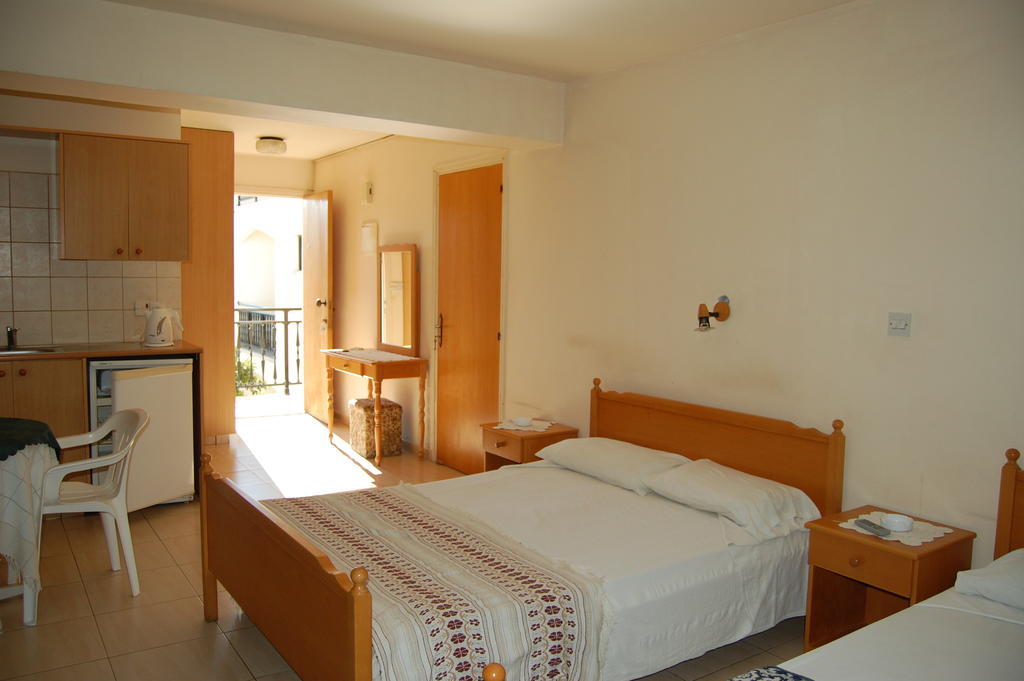 Nicos & Olympia Apartments Polis Room photo